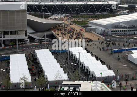 La sicurezza TENDE A GIOCHI OLIMPICI STADIUM Londra 2012 Foto Stock