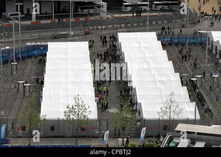 La sicurezza TENDE A GIOCHI OLIMPICI STADIUM Londra 2012 Foto Stock