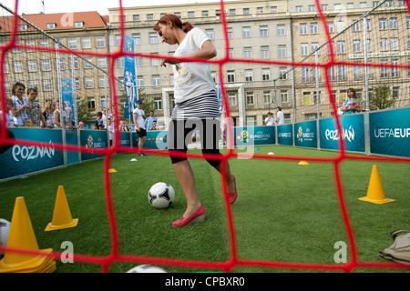 La UEFA evento, durante la quale l'originale UEFA Euro Cup viene presentato, Poznan, Polonia Foto Stock