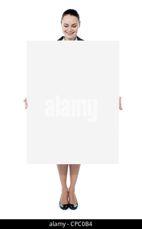 Business lady promozione grande vuoto banner isolato su bianco Foto Stock