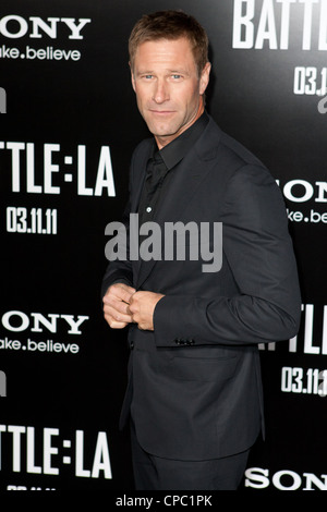 Aaron Eckhart arriva a Columbia Pictures premiere di battaglia: Los Angeles a Westwood, ca. Foto Stock