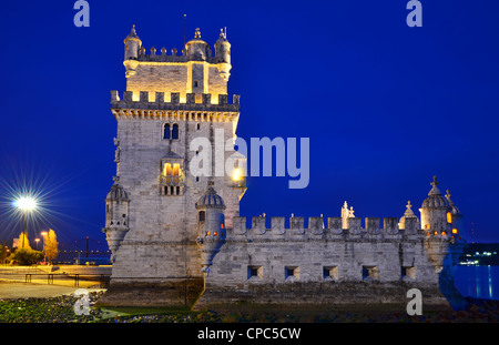 La Torre di Belem (la Torre de Belem) è una torre fortificata situata alla foce del fiume Tago a Lisbona, Portogallo Foto Stock