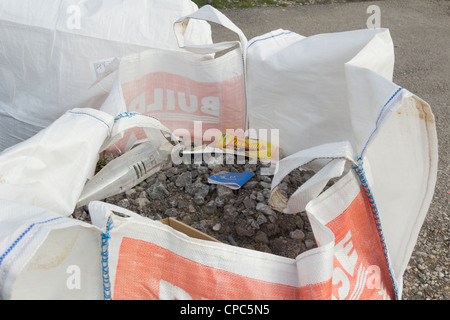 Buildbase.co.uk Builder Merchant alimentazione sfusa sacco pieno di ghiaia o pietrisco in pietra. Foto Stock