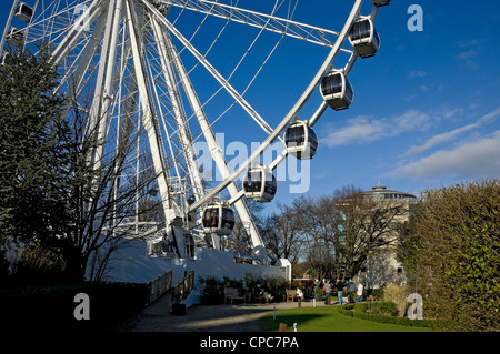 La ruota di York nei motivi del Royal York Hotel York North Yorkshire England Regno Unito Regno Unito GB Gran Bretagna Foto Stock