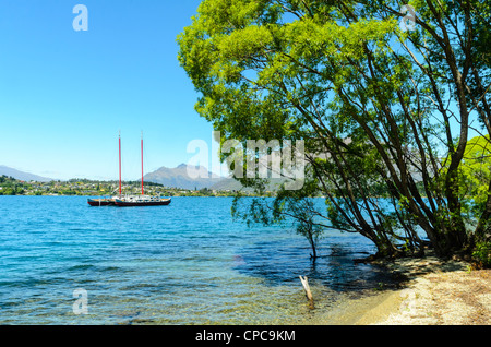 Il lago di Wakatipu vicino a Queenstown Isola del Sud della Nuova Zelanda Foto Stock