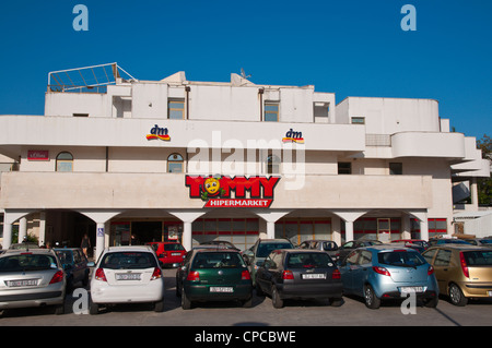 Tommy croato supermercato della catena di uscita nella DOC Kerum centro commerciale del distretto di Lapad Dubrovnik Dalmazia Croazia Europa Foto Stock