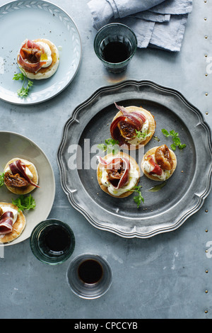 Piastra del cracker con formaggio e prosciutto Foto Stock