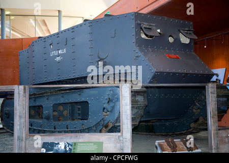 Prima Guerra Mondiale numero 1 Lincoln macchina. Il serbatoio è stato un prototipo di veicolo di sviluppo nella prima guerra mondiale il Tank Museum, Bovington Dorset Regno Unito Foto Stock