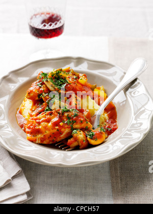 Piatto di pollo in salsa di pomodoro Foto Stock