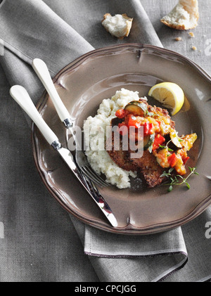 Piastra della cotoletta di maiale con patate Foto Stock