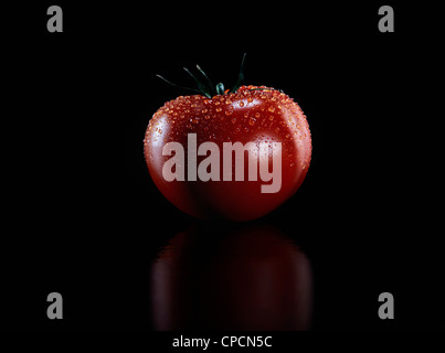 Close up di gocce di acqua di pomodori Foto Stock