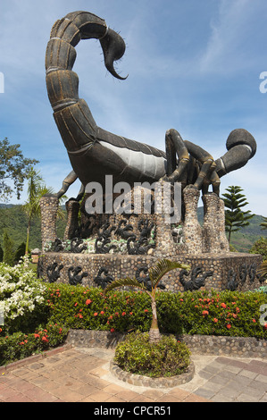 Elk208-5132v Thailandia, Mae Sai, Wat Phra That Wai Dao, Scorpion statua Foto Stock