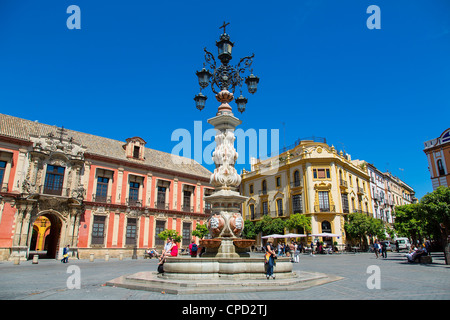 Europa Spagna Andalusia, Siviglia, Plaza Virgen de los Reyes Foto Stock