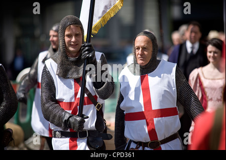 Chiesa di San Giorgio il giorno celebrazioni nel 2010, Londra, Inghilterra, Regno Unito, Europa Foto Stock