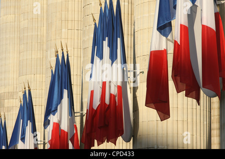 Bandiere francese al di fuori del Pantheon, Parigi, Francia, Europa Foto Stock