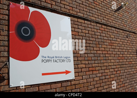 Segno e direzione marker per il Royal British Legion fabbrica di papavero, Richmond, Surrey, Inghilterra Foto Stock