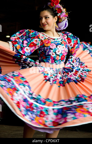 Ballet Folklorico performance di danza al Cinco de Mayo festival di Austin in Texas Foto Stock