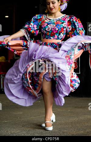 Ballet Folklorico performance di danza al Cinco de Mayo festival di Austin in Texas Foto Stock