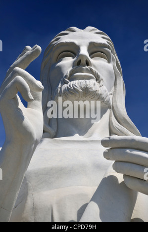 Dettaglio di Gesù Cristo statua in Avana contro il cielo blu Foto Stock