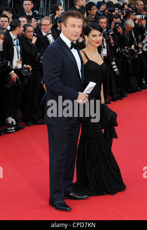 Alec Baldwin e Hilaria Thomas arrivano al sessantacinquesimo festival internazionale del film di Cannes, Francia meridionale. Foto Stock