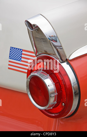 Una coda-fin su un classico American automobile in corrispondenza di un'auto d'epoca rally UK Foto Stock