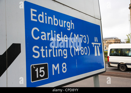 Autostrada M8 sign in Glasgow Scotland Regno Unito Foto Stock