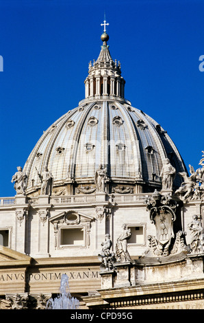 La cupola della Basilica di San Pietro. Città del Vaticano, Roma, Italia Foto Stock