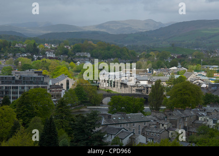 Vista di Kendal e il fiume Kent, dal castello, Cumbria, England Regno Unito Foto Stock