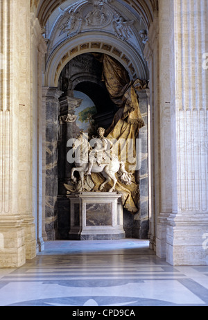 Statua equestre di Carlo Magno, di Agostino Cornacchini, nella Basilica di San Pietro. Città del Vaticano, Roma, Italia Foto Stock