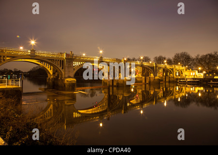 Richmond Lock sul Fiume Tamigi di notte,Richmond Upon Thames,Surrey, Inghilterra Foto Stock