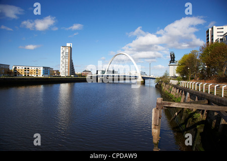 Il Clyde Arc ponte sul fiume Clyde in Glasgow Scotland Regno Unito Foto Stock