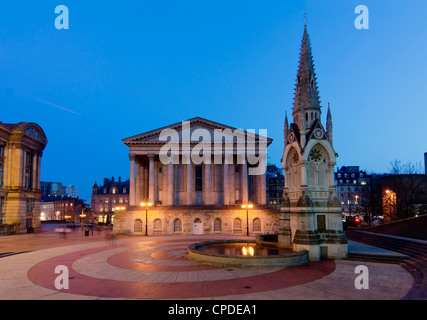 Chamberlain Square al crepuscolo, Birmingham, Midlands, England, Regno Unito, Europa Foto Stock