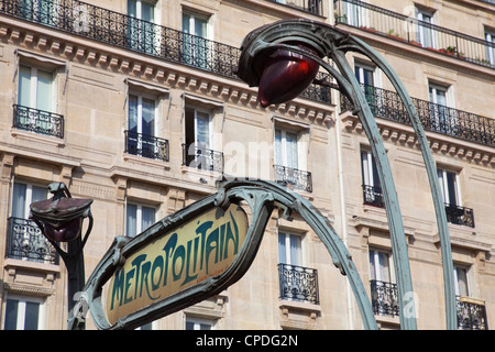 Parigino tradizionale segno della metropolitana, Parigi, Francia, Europa Foto Stock