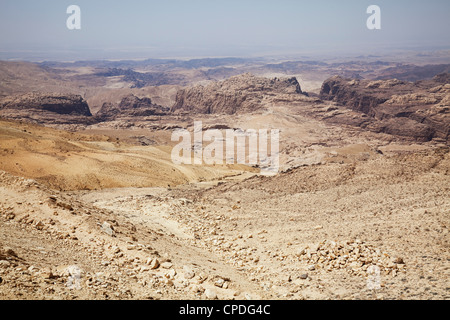 Il paesaggio aspro di Petra, Giordania, Medio Oriente Foto Stock
