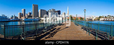 Lo skyline della citta', Embarcadero, San Francisco, California, Stati Uniti d'America, America del Nord Foto Stock