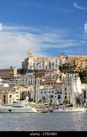 Isole Baleari Spagna, Ibiza, vista di Ibiza città vecchia (sito UNESCO), e Dalt Vila Foto Stock