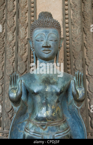 Statua del Buddha, Haw Phra Kaew (Ho Phra Keo), Vientiane, Laos, Indocina, Asia sud-orientale, Asia Foto Stock