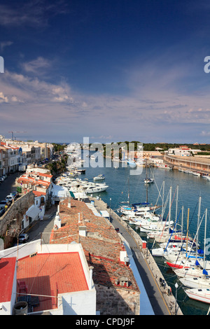 Isole Baleari Spagna, Menorca, Ciutadella, storico Porto Vecchio e il centro della città vecchia Foto Stock