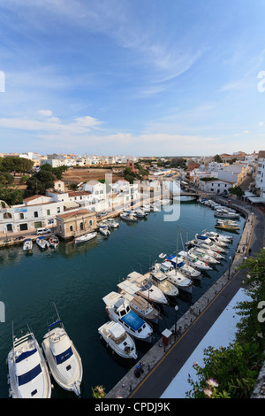 Isole Baleari Spagna, Menorca, Ciutadella, storico Porto Vecchio e il centro della città vecchia Foto Stock