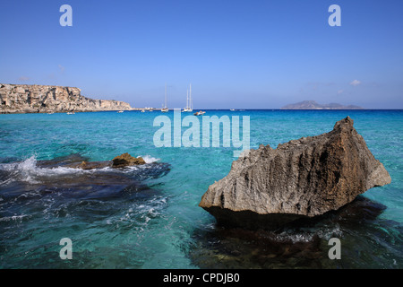 Cala Rossa, Trapani, l'isola di Favignana, Sicilia, Italia, Mediterraneo, Europa Foto Stock