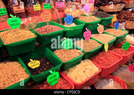 Fagioli secchi, Mercato alimentare, città di Oaxaca, Oaxaca, Messico, America del Nord Foto Stock