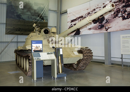 Sovietico / Russo T-62 serbatoio catturato dall'esercito iracheno nel 1991: mostrare sul visualizzatore in corrispondenza del serbatoio Museum, Bovington, DORSET REGNO UNITO Foto Stock