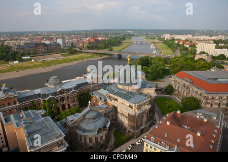 Vista sulla città e sul fiume Elba a Dresda, Sassonia, Germania, Europa Foto Stock