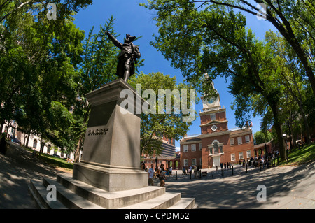 Statua di John Barry, al di fuori di Independence Hall, Philadelphia, Pennsylvania, STATI UNITI D'AMERICA Foto Stock