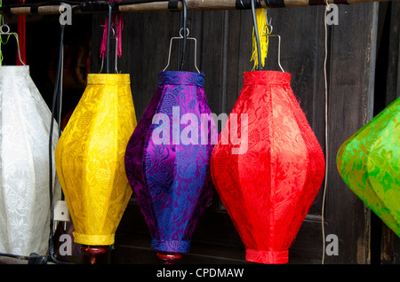 Il Vietnam, da nang, villaggio storico di Hoi An. importante porto commerciale dal 15th del XIX secolo. lampioncini colorati. Foto Stock
