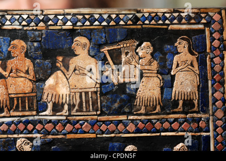 STANDART DI UR, risalente al 2600 A.C. Un riccamente decorate opera d'arte, intarsiato con guscio e lapislazzuli, particolare raffigurante Foto Stock