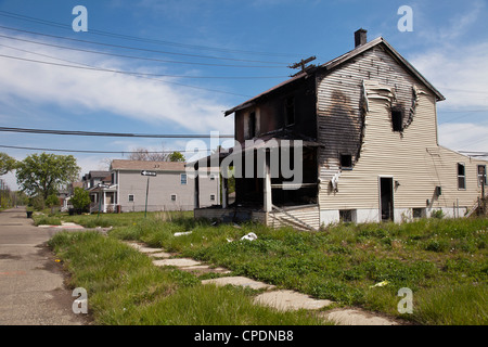 Bruciò fuori casa nel quartiere di Detroit, Michigan Foto Stock