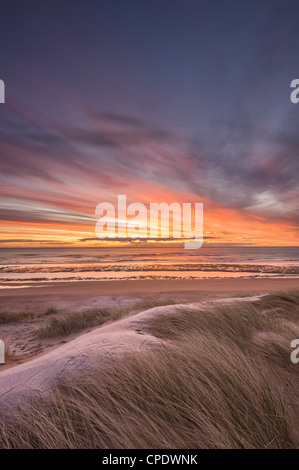 A Balmedie Beach a sunrise, Aberdeenshire, Scotland, Regno Unito Foto Stock