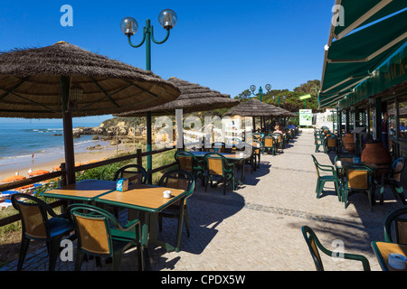 Caffè sulla spiaggia Praia da Oura, Albufeira Algarve Foto Stock