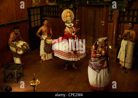 Kathakali ballerini, Fort Cochin, Kerala, India, Asia Foto Stock